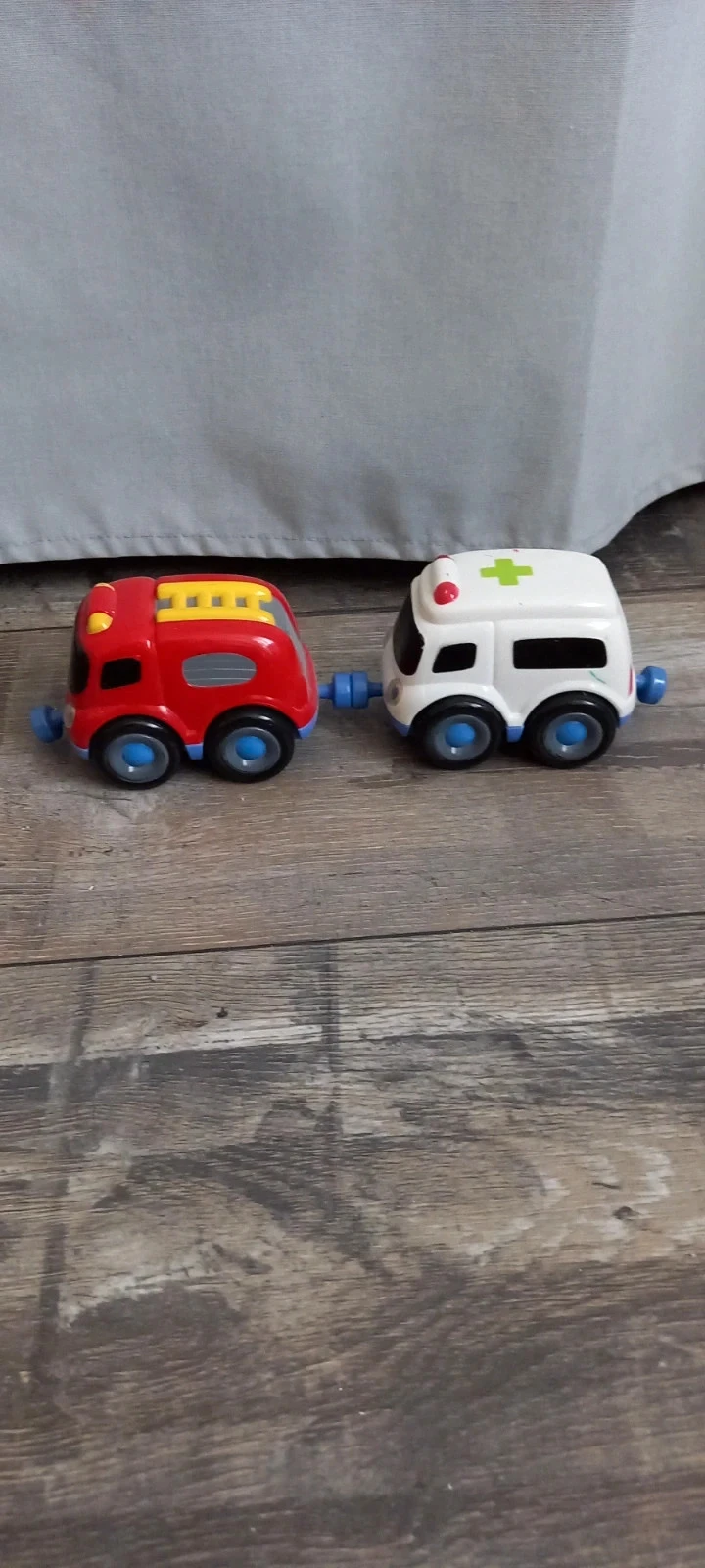 Voitures pompier et ambulance – photo 3